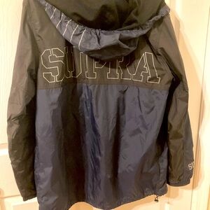 Sporty windbreaker hoodie for many occasions
